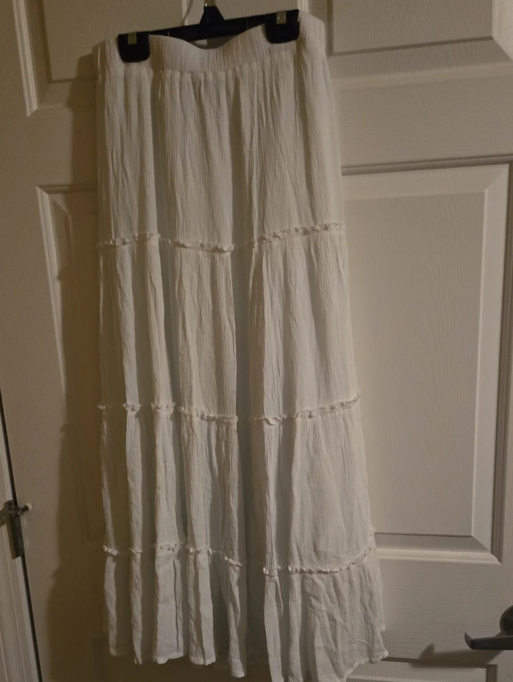 Princess Polly White Tiered Midi Skirt. Size 6